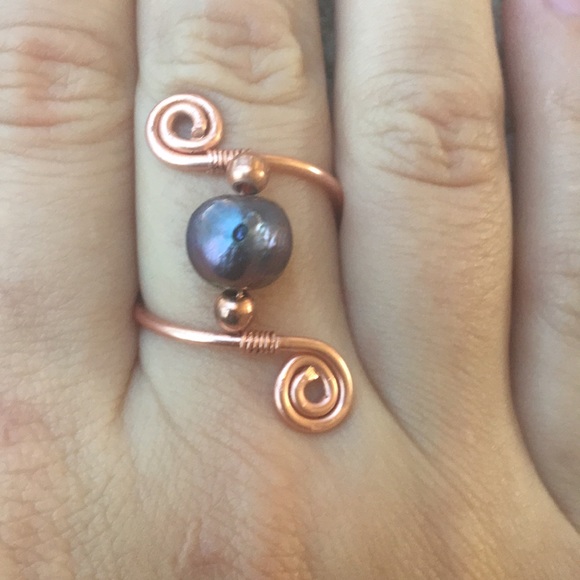 Elvish style copper wire wrapped ring with pearl. - Picture 2 of 3
